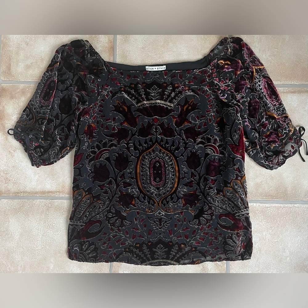 Alice and Olivia Women's Alecia Off Shoulder Top Baroque Burnout Paisley; size M